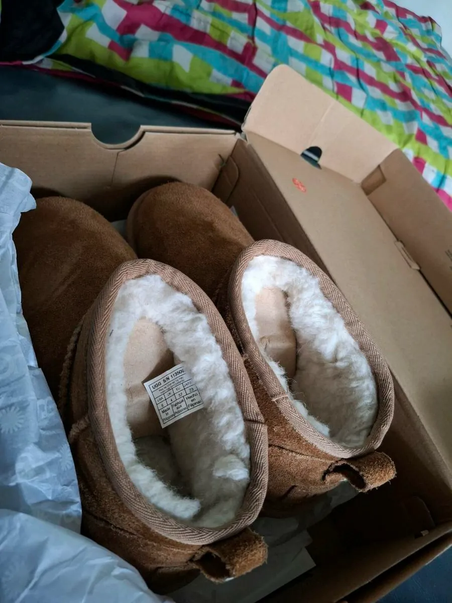 UGG - Classic Ultra Mini Platform Boots - size 4. - Image 1