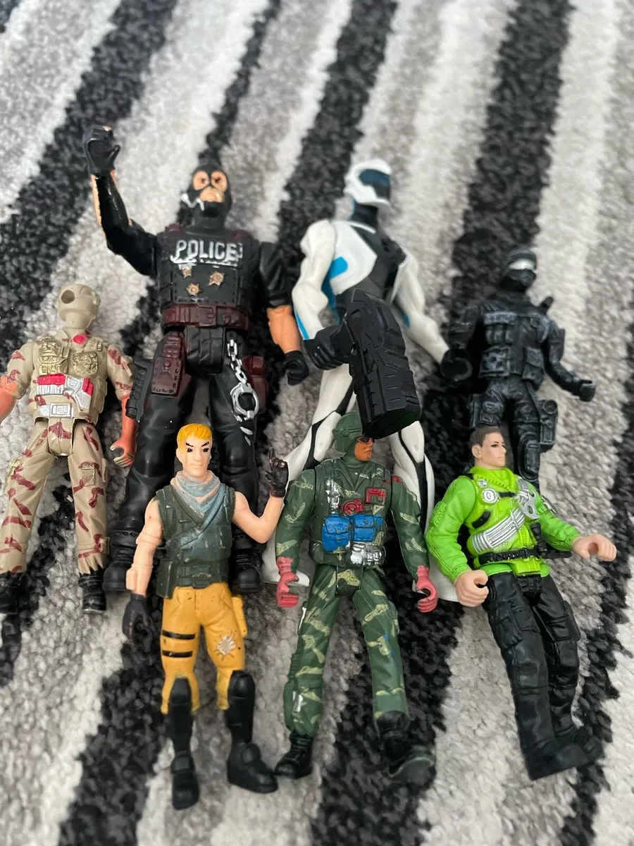 Army Figures Job Lot 7 Figures - Image 1