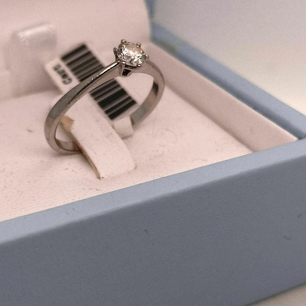 Diamond Solitaire, Platinum Ring with Certificate - Image 1