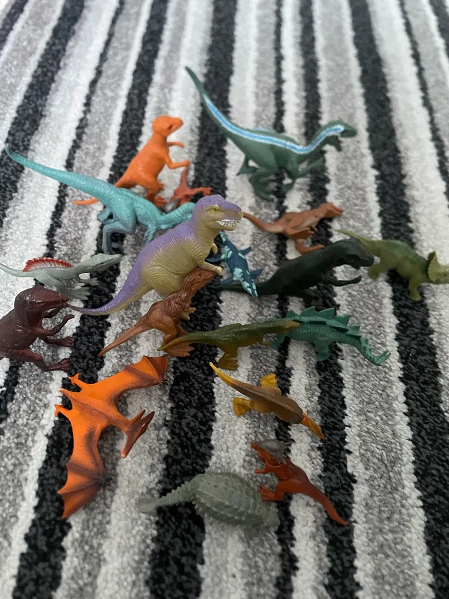 Dinosaur Figures Job Lot 19 Figures - Image 1