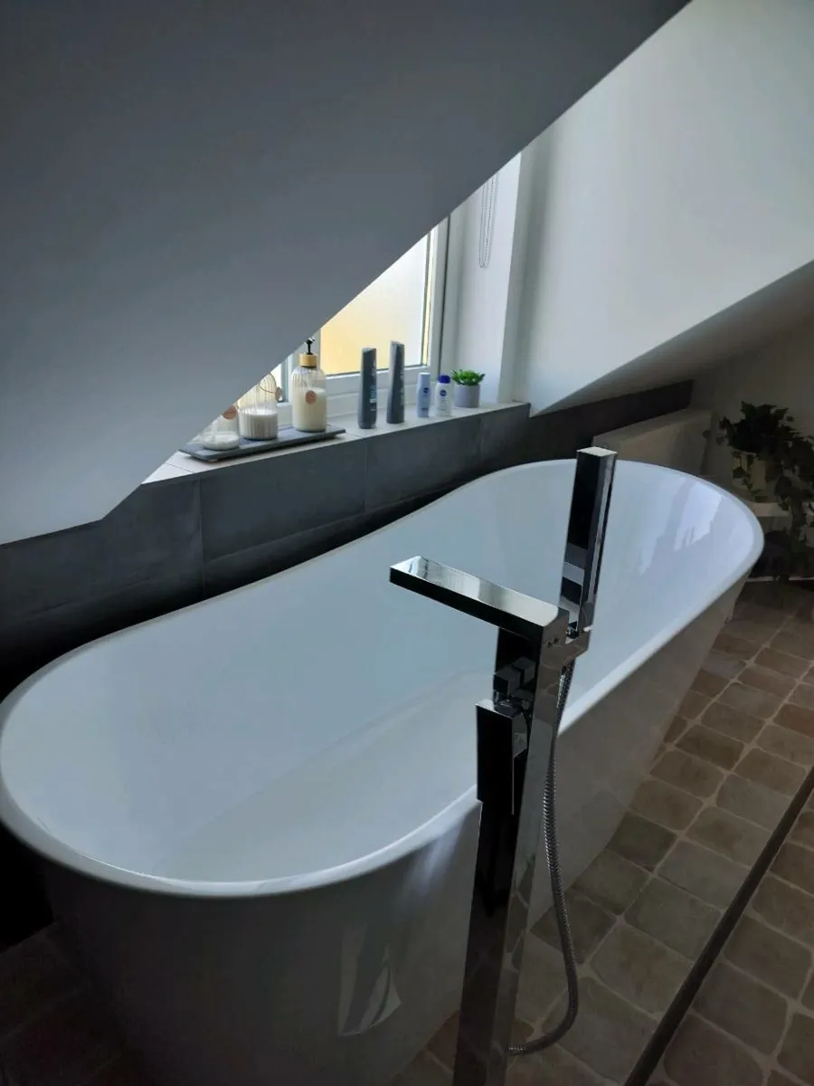 Free standing bathtub - Image 1