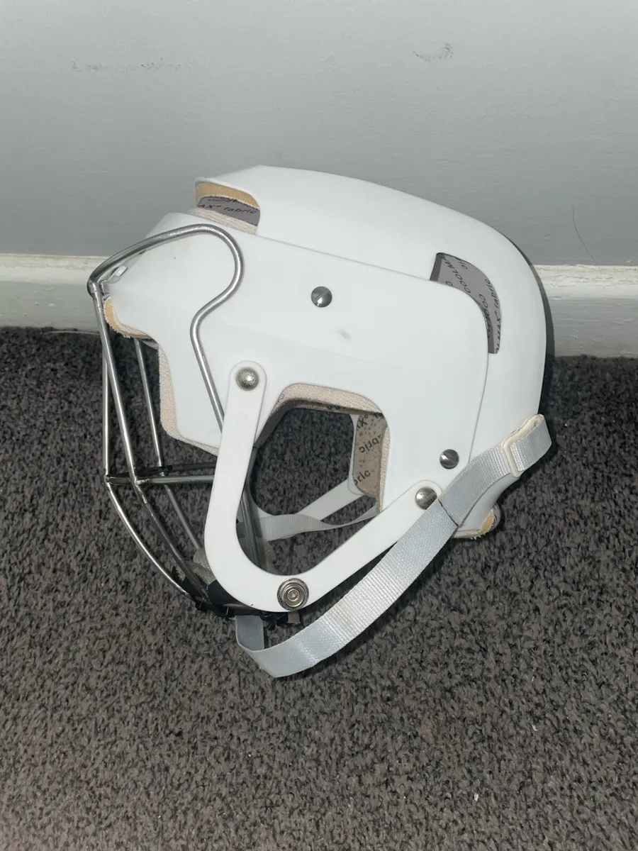 White Cooper hurling helmet - Image 2