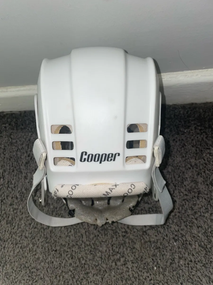 White Cooper hurling helmet - Image 3