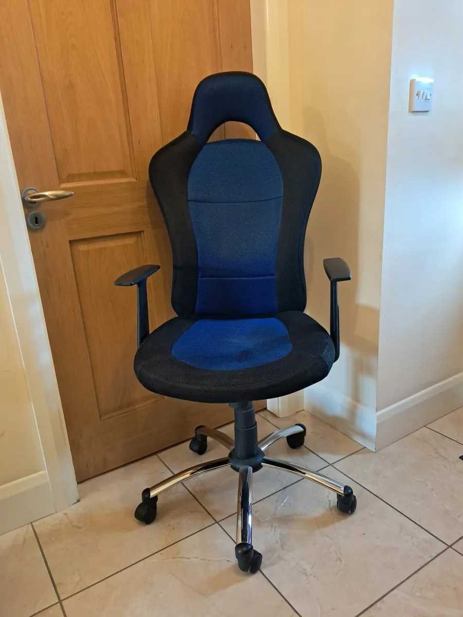 Gaming chair good condtion