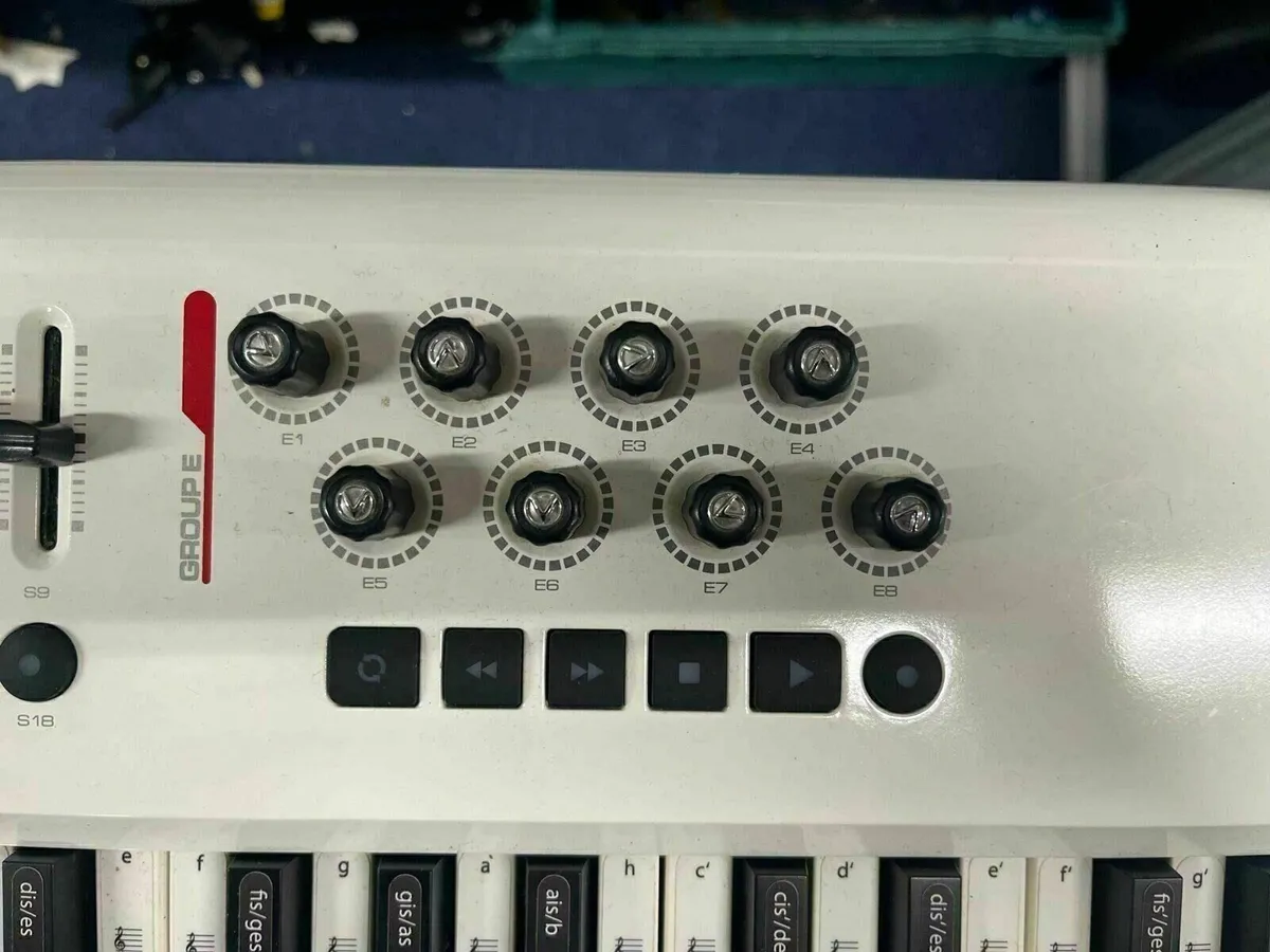 Axiom Pro 61 MIDI Controller - Image 4