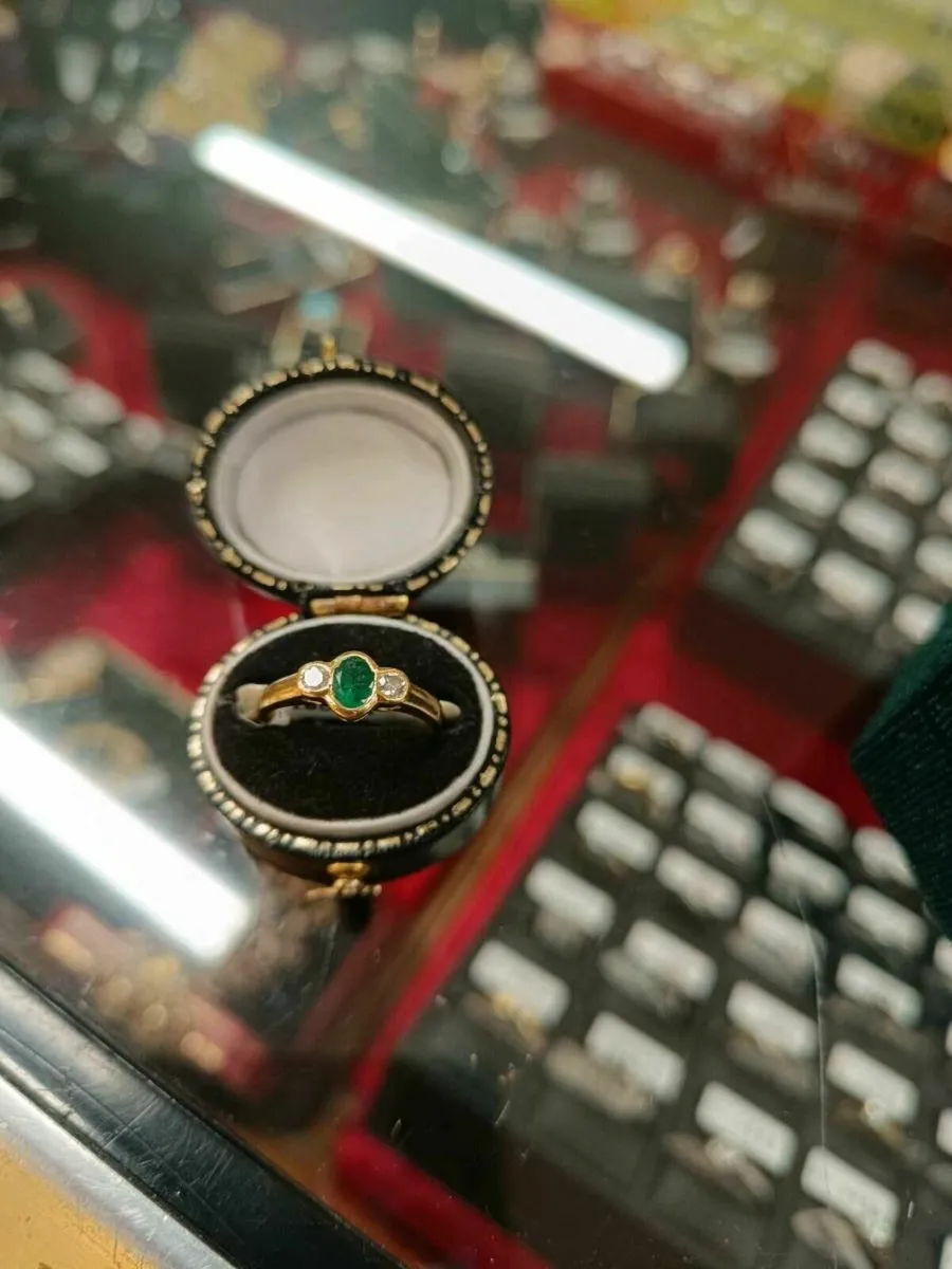 18k Yellow Gold Emerald & Diamond Ring - Image 1