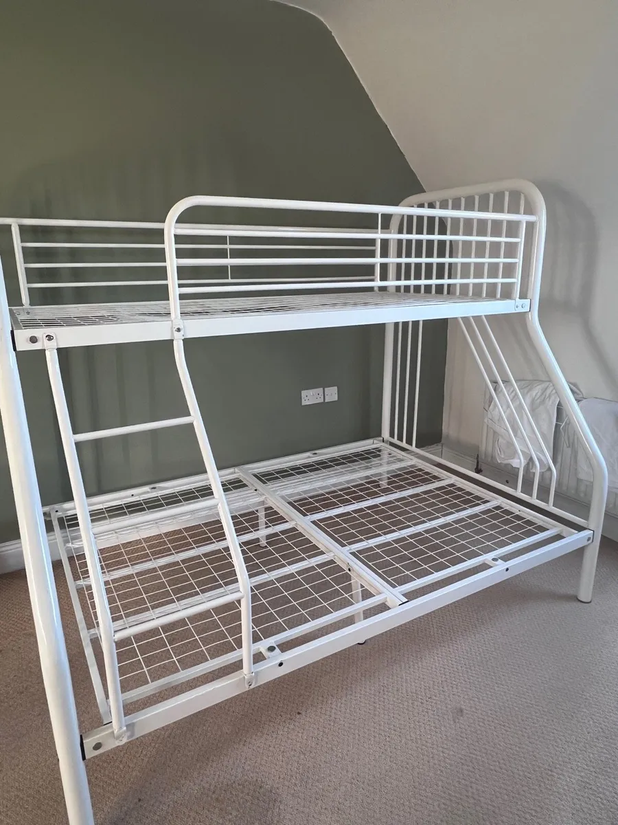 Metal frame bunk bed - Image 2