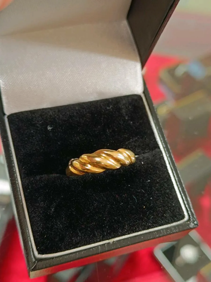 18k Yellow Gold Croissant Ring - Image 1