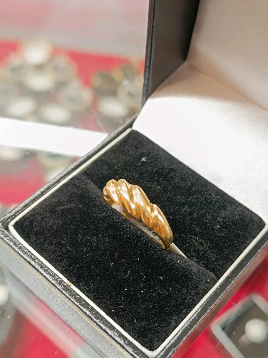 18k Yellow Gold Croissant Ring - Image 2