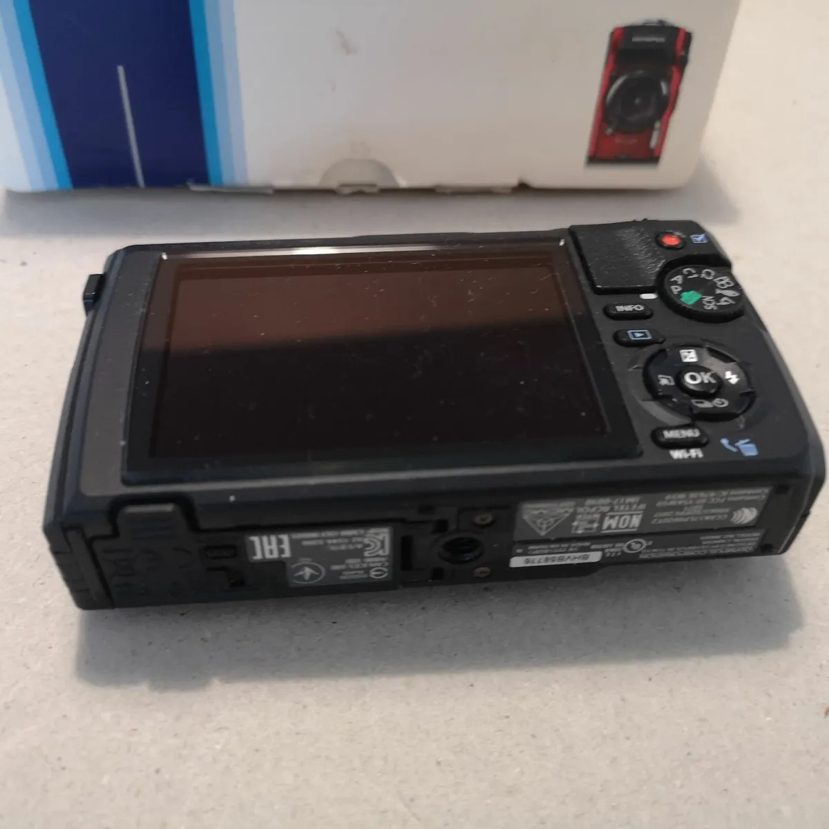 Olympus Tough TG5 - Pristine Condition - Image 2