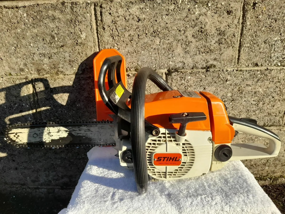 Selling Chainsaw - Image 1