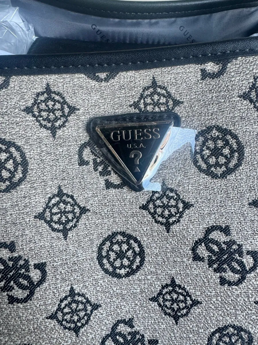 Brand NEW Guess Spinner Suit Case & Tote - Image 4