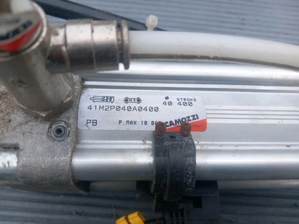 Pneumatic ram for sale - Image 4