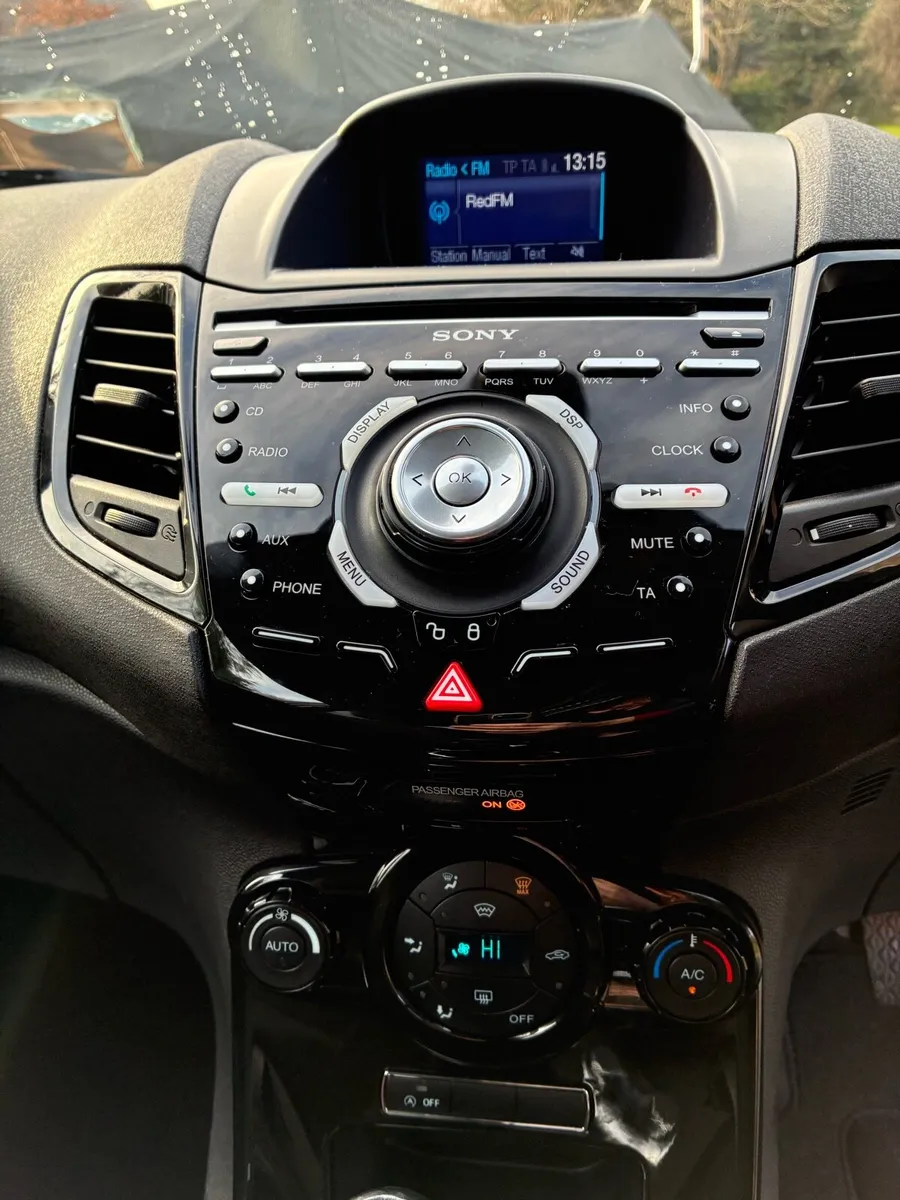 Ford Fiesta 1.0 Zetec Ecoboost 80PS 2013 - Image 4
