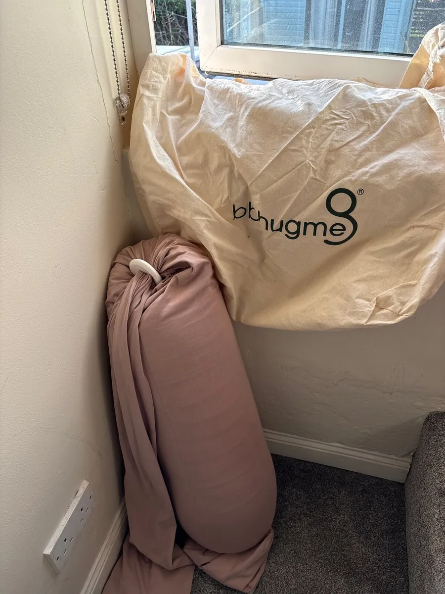 bbhugme pregnancy pillow - Image 1