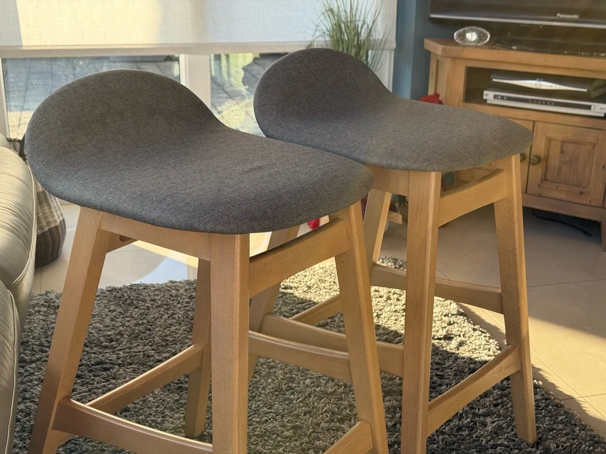Two high kitchen stools - Image 3