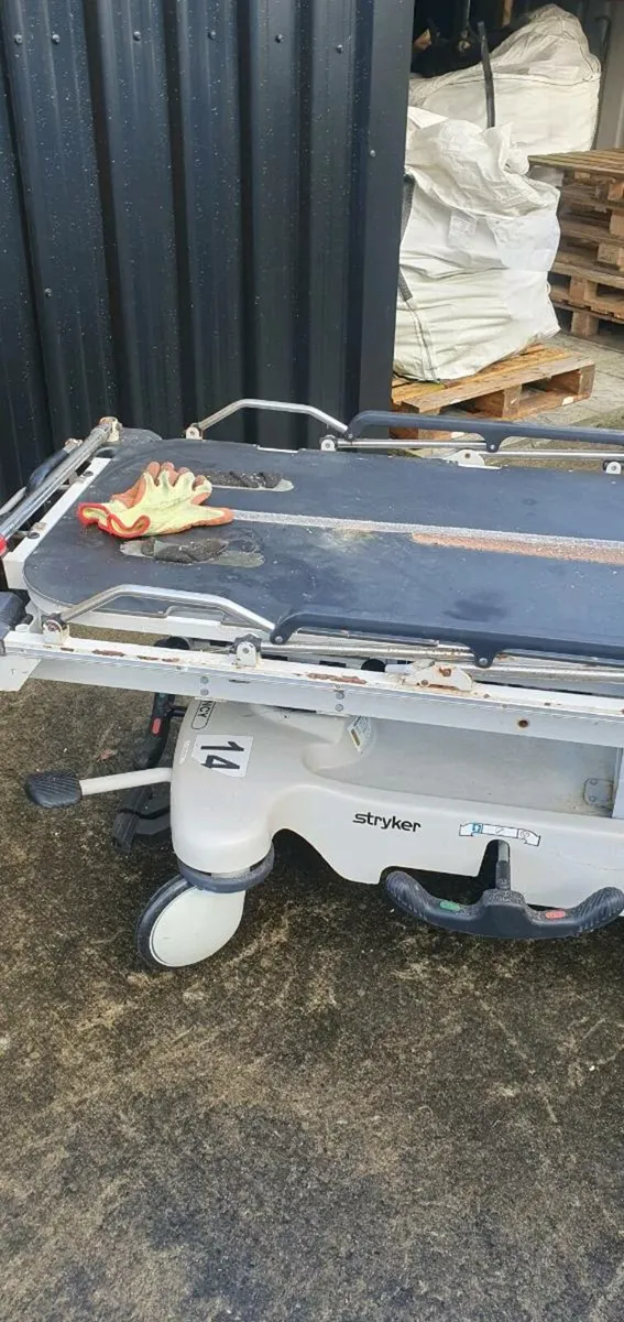 Hospital bed - Image 2