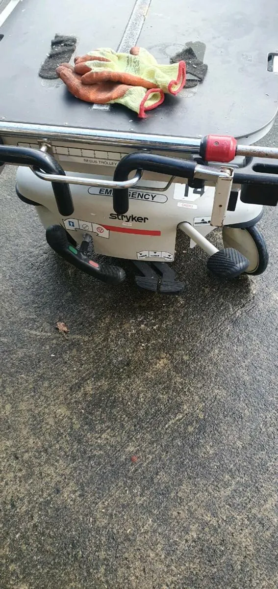 Hospital bed - Image 3