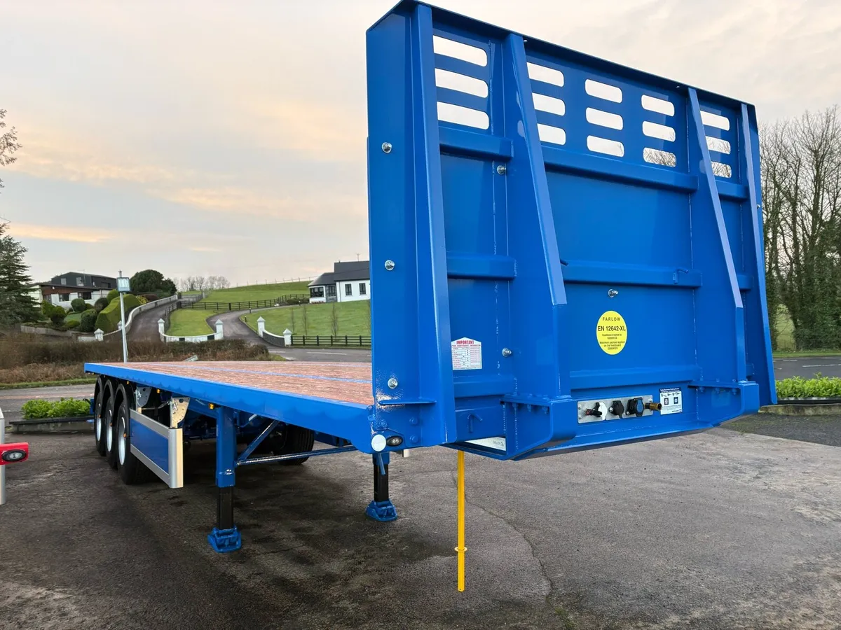 New Unused 37 ft Moffett Mounty Flat Trailer - Image 2