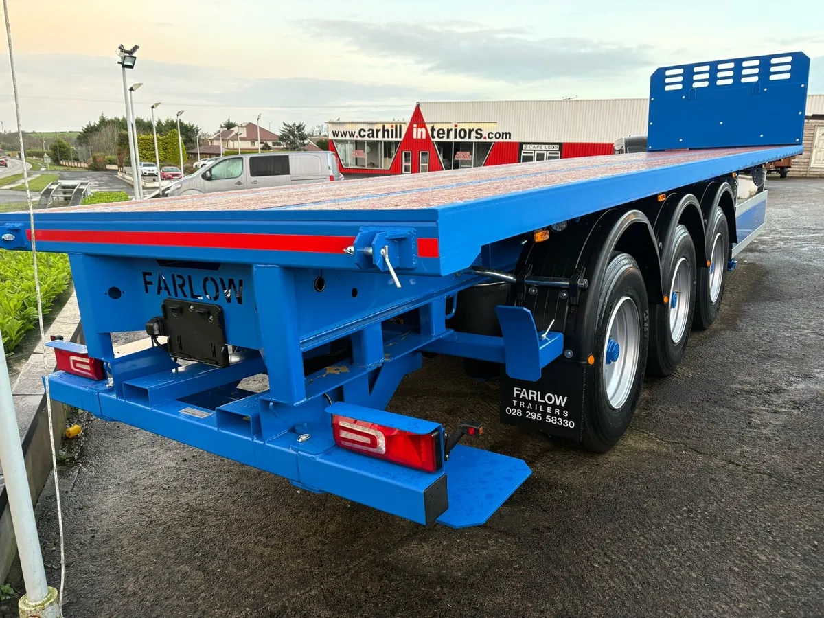 New Unused 37 ft Moffett Mounty Flat Trailer - Image 3