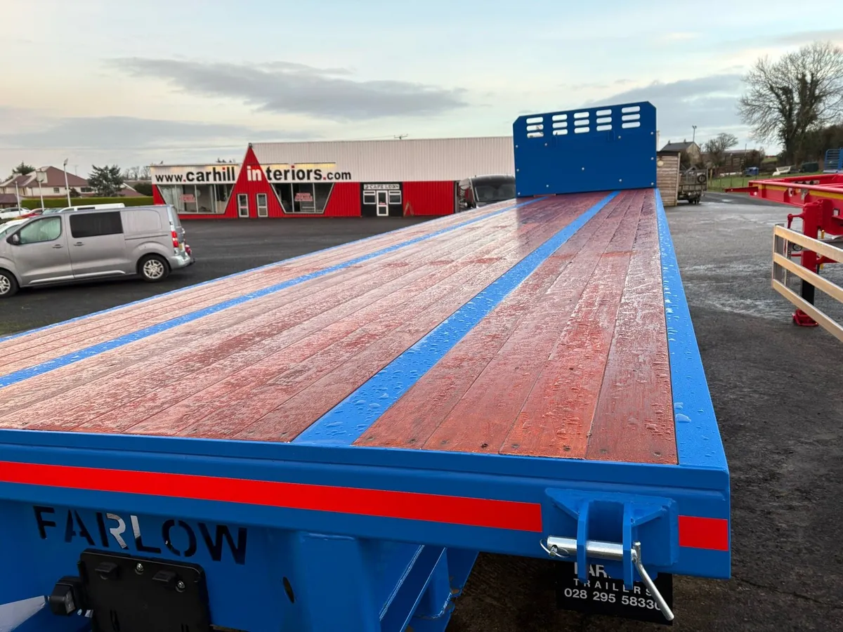 New Unused 37 ft Moffett Mounty Flat Trailer - Image 4