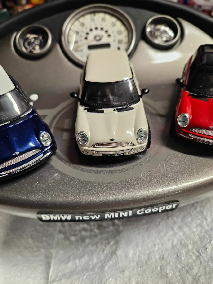 Corgi Mini Cooper Diorama Display - Image 4