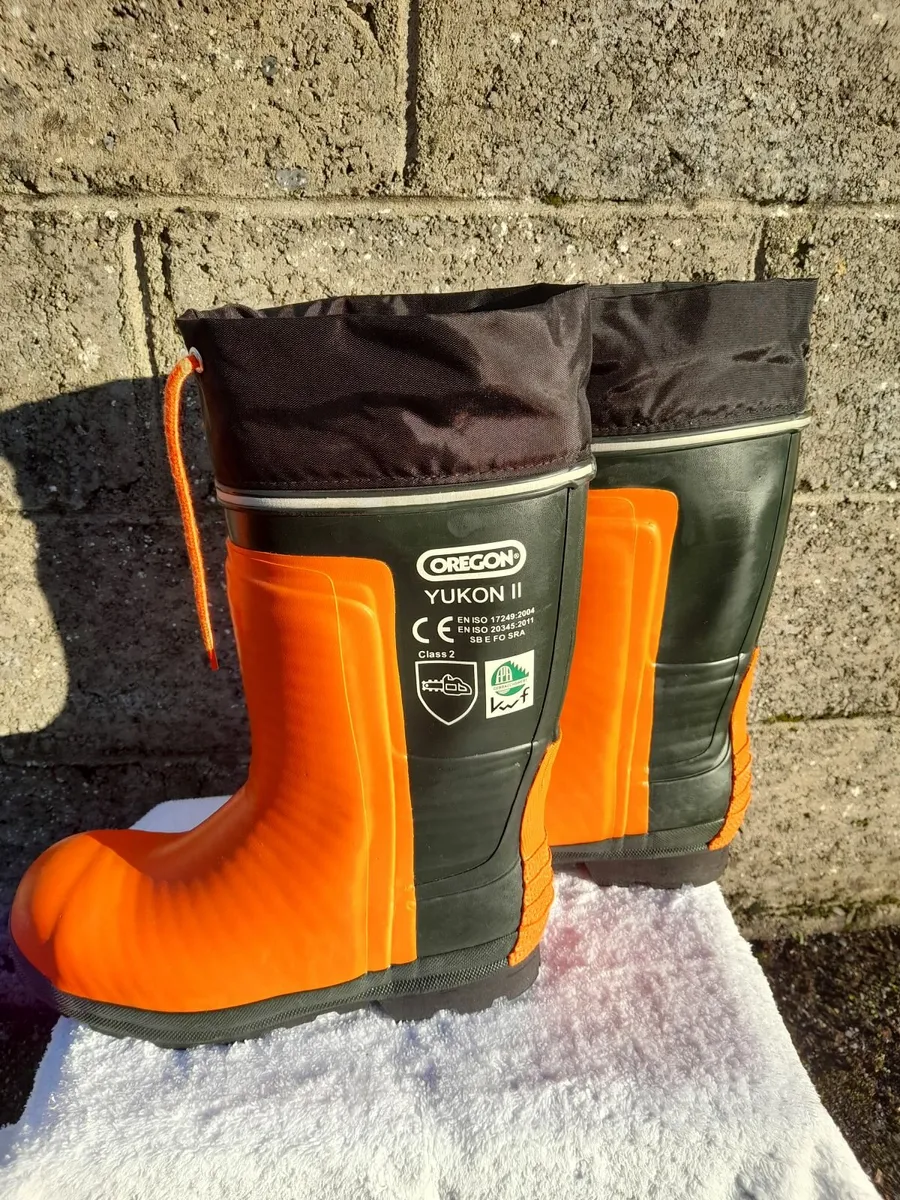 selling chainsaw boots - Image 1