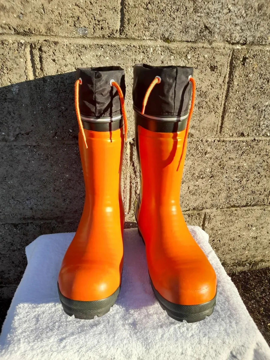 selling chainsaw boots - Image 2