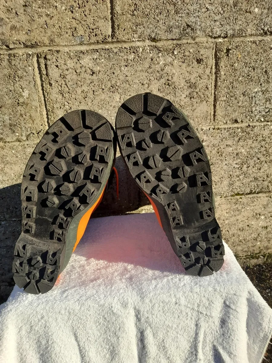 selling chainsaw boots - Image 4