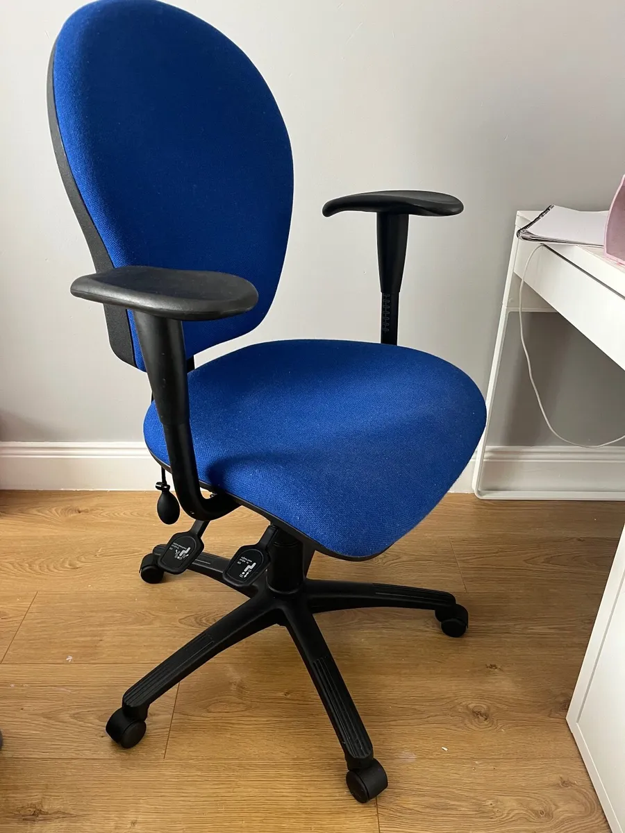 Office chair - Image 1