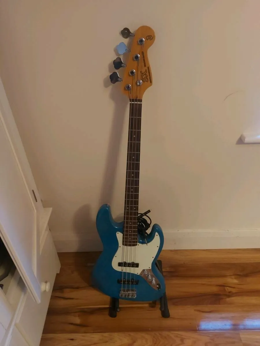 Base guitar - Image 1