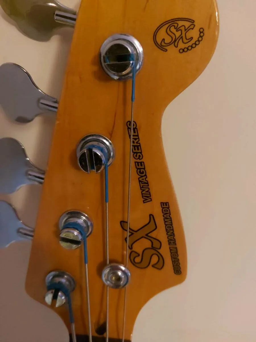 Base guitar - Image 2