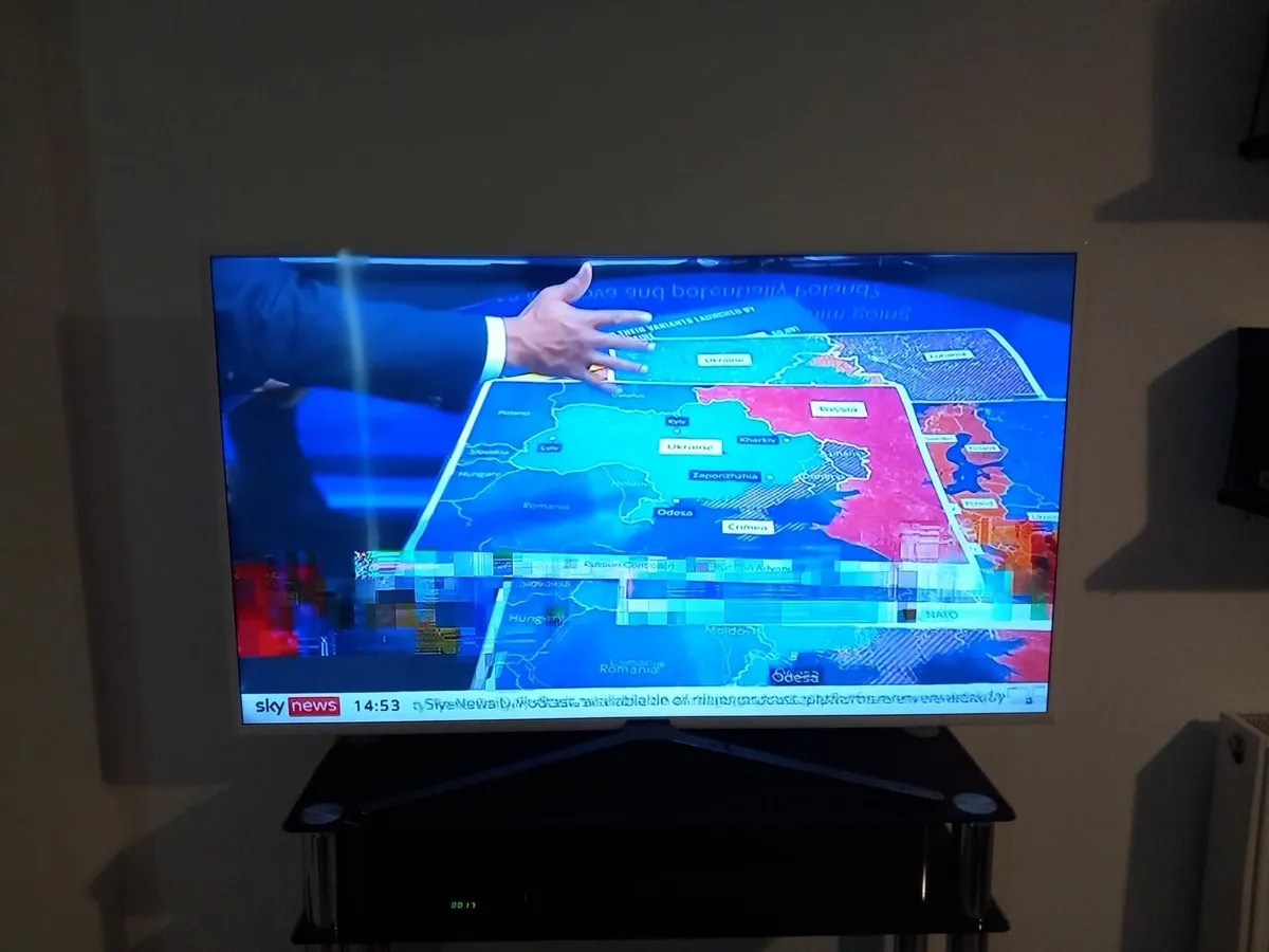 45" Samsung Tv - Image 1