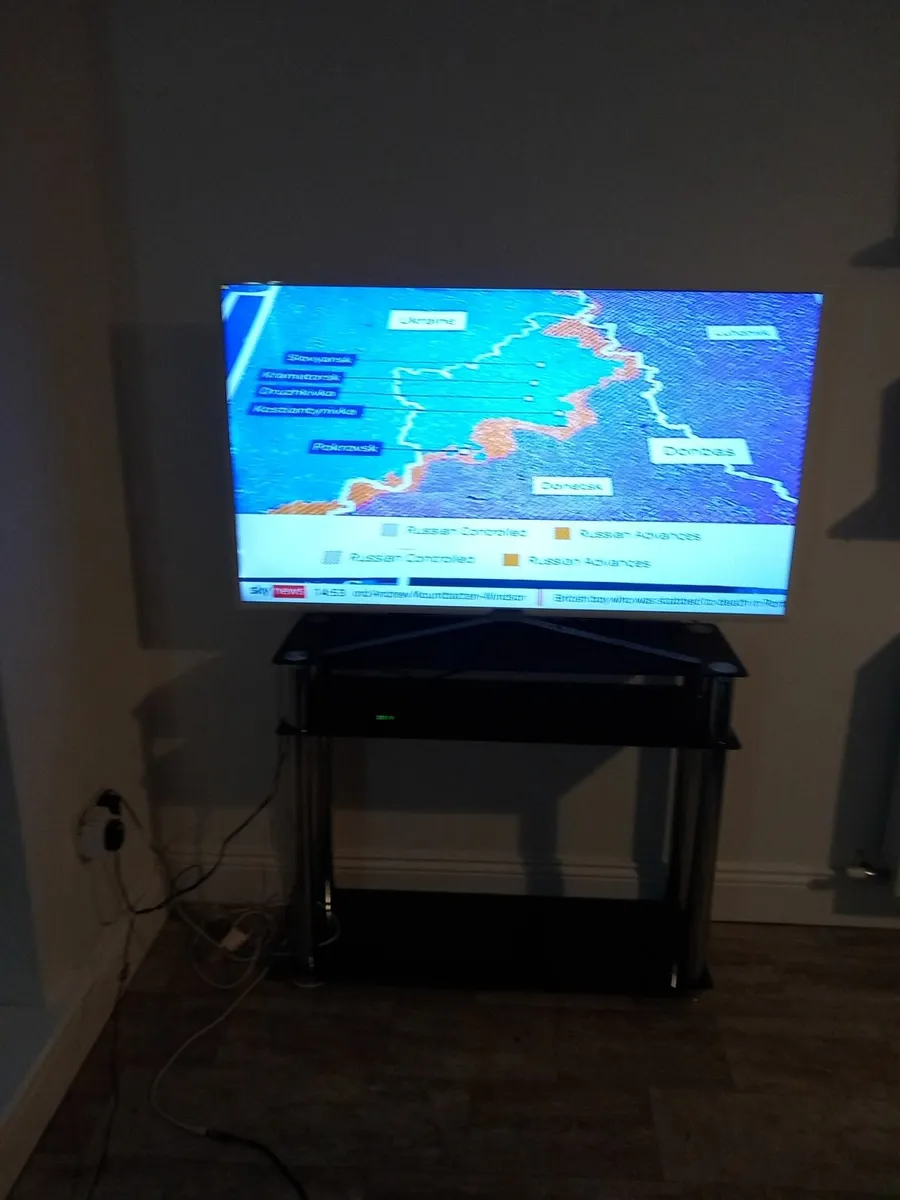 45" Samsung Tv - Image 2