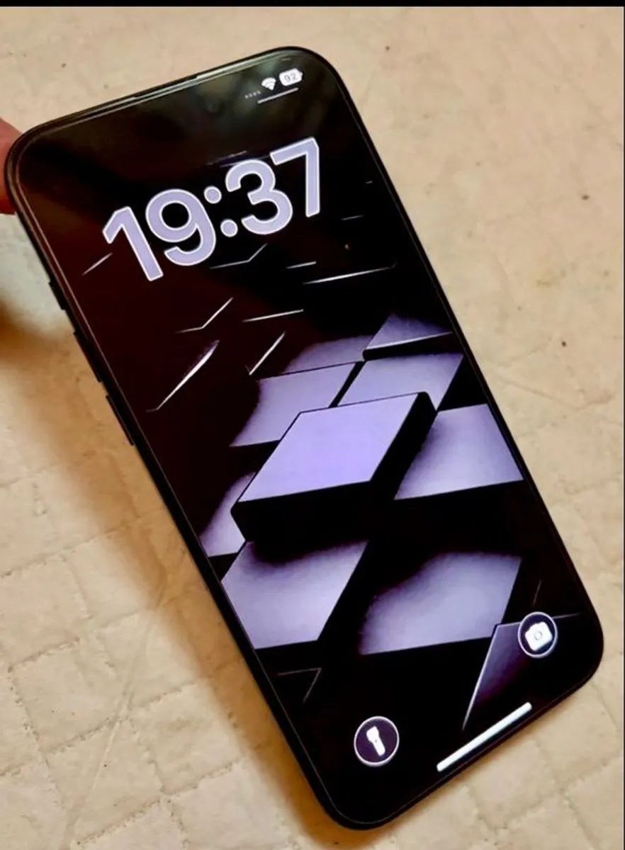 Iphone - Image 1