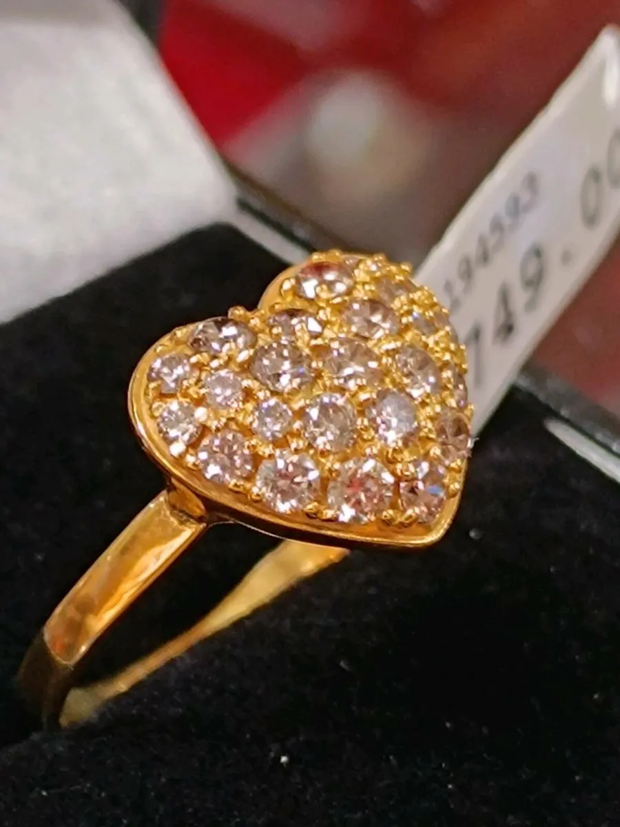 Heart Diamond Cluster Ring , 18k Yellow Gold - Image 1
