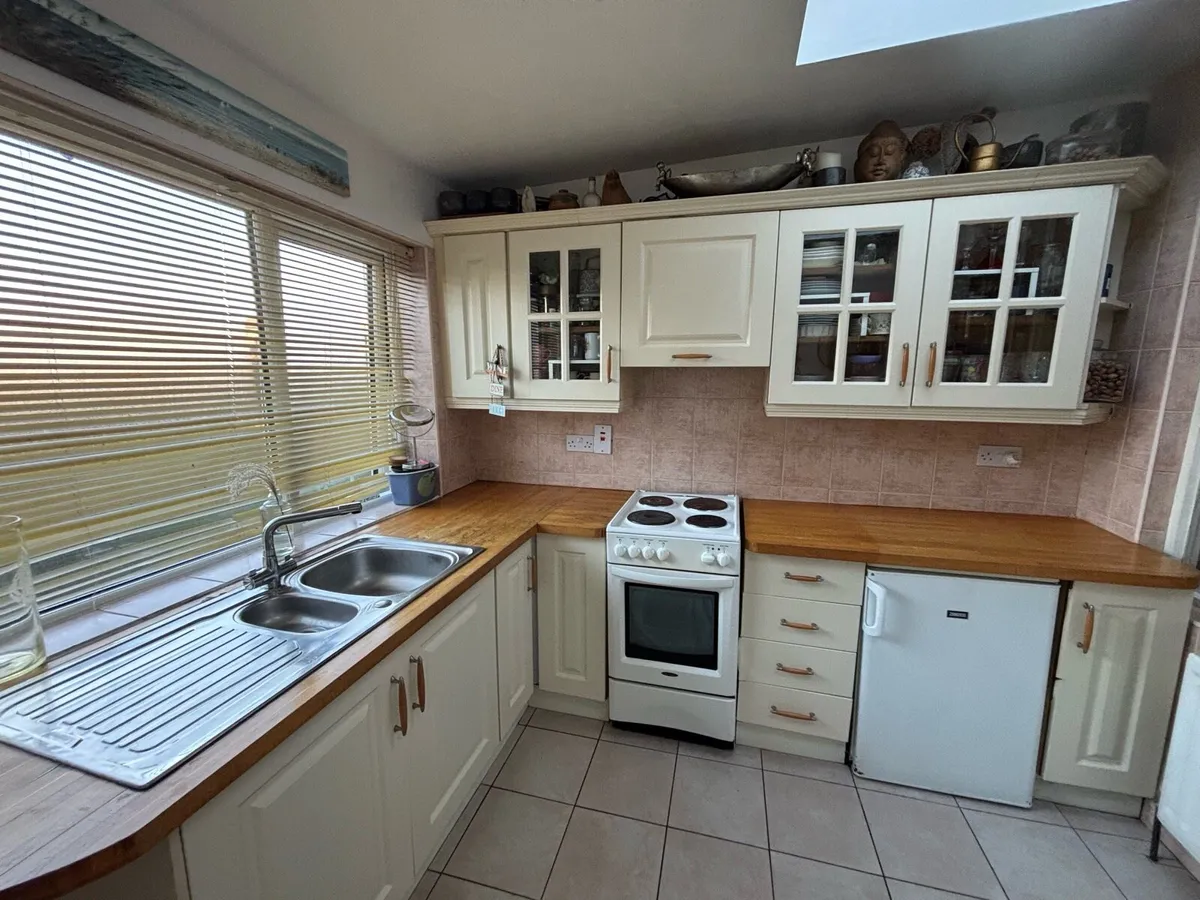 Kitchen units - Image 1