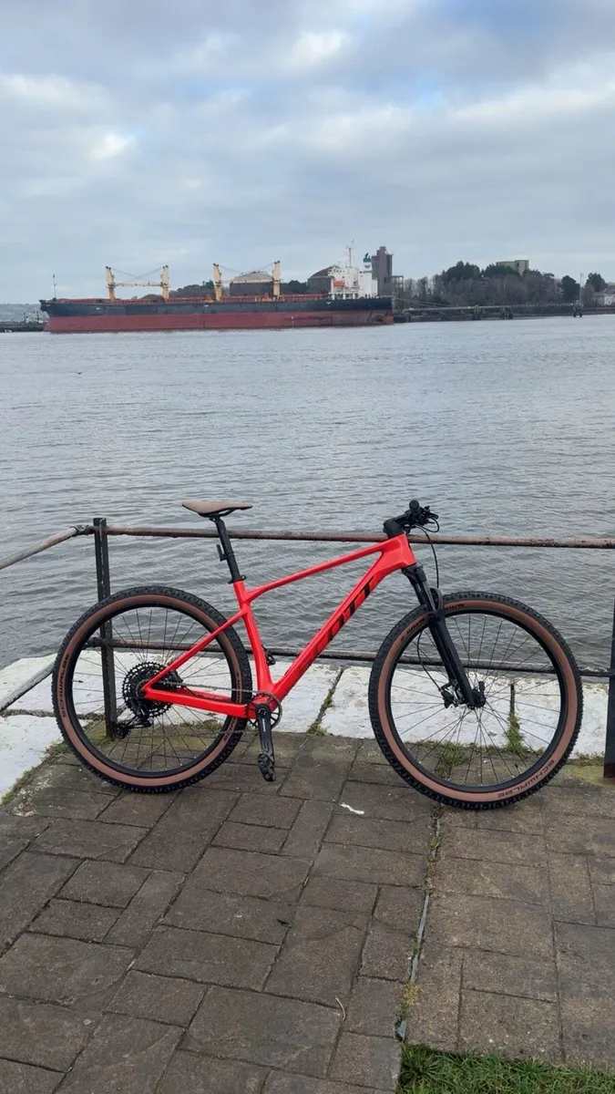 Scott scale  940 carbon 2025 model - Image 1