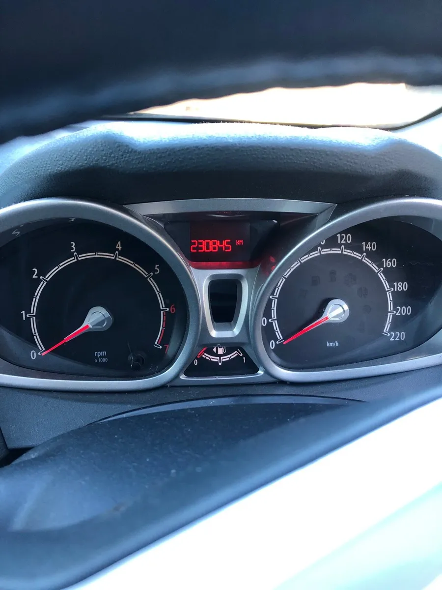 Ford Fiesta titanium - Image 4