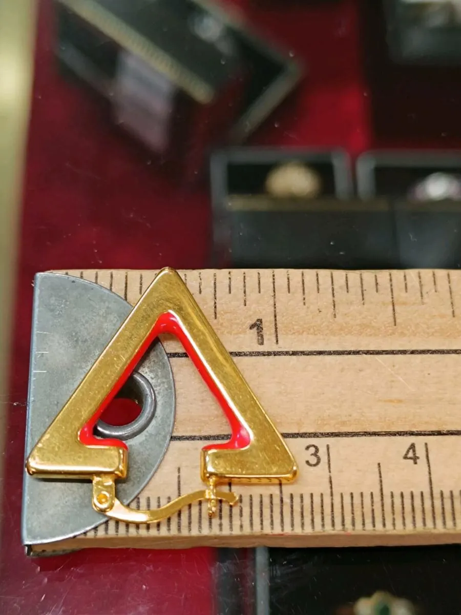 21k Yellow Gold & Red Enamel Triangle Earrings - Image 3