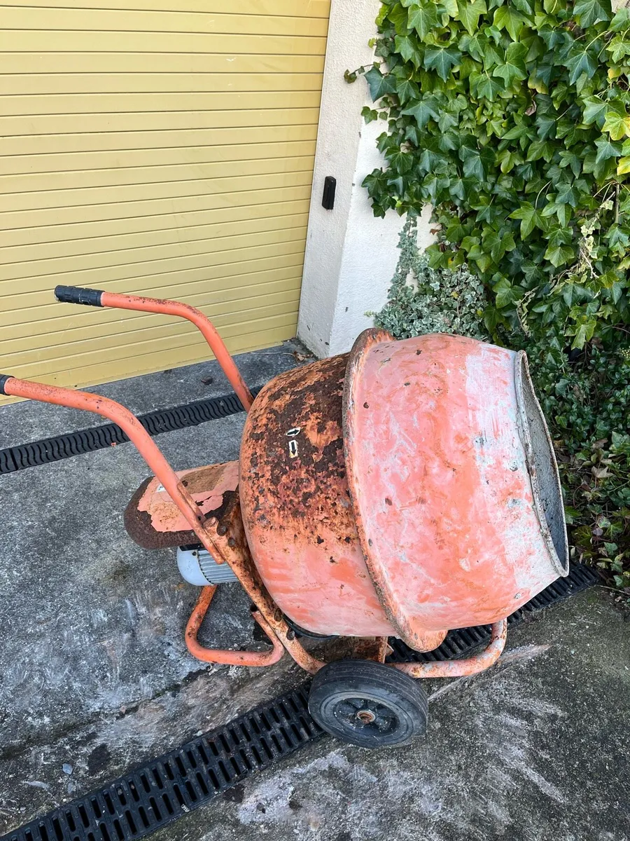 CONCRETE MIXER 110 VOLT and STAND - Image 1
