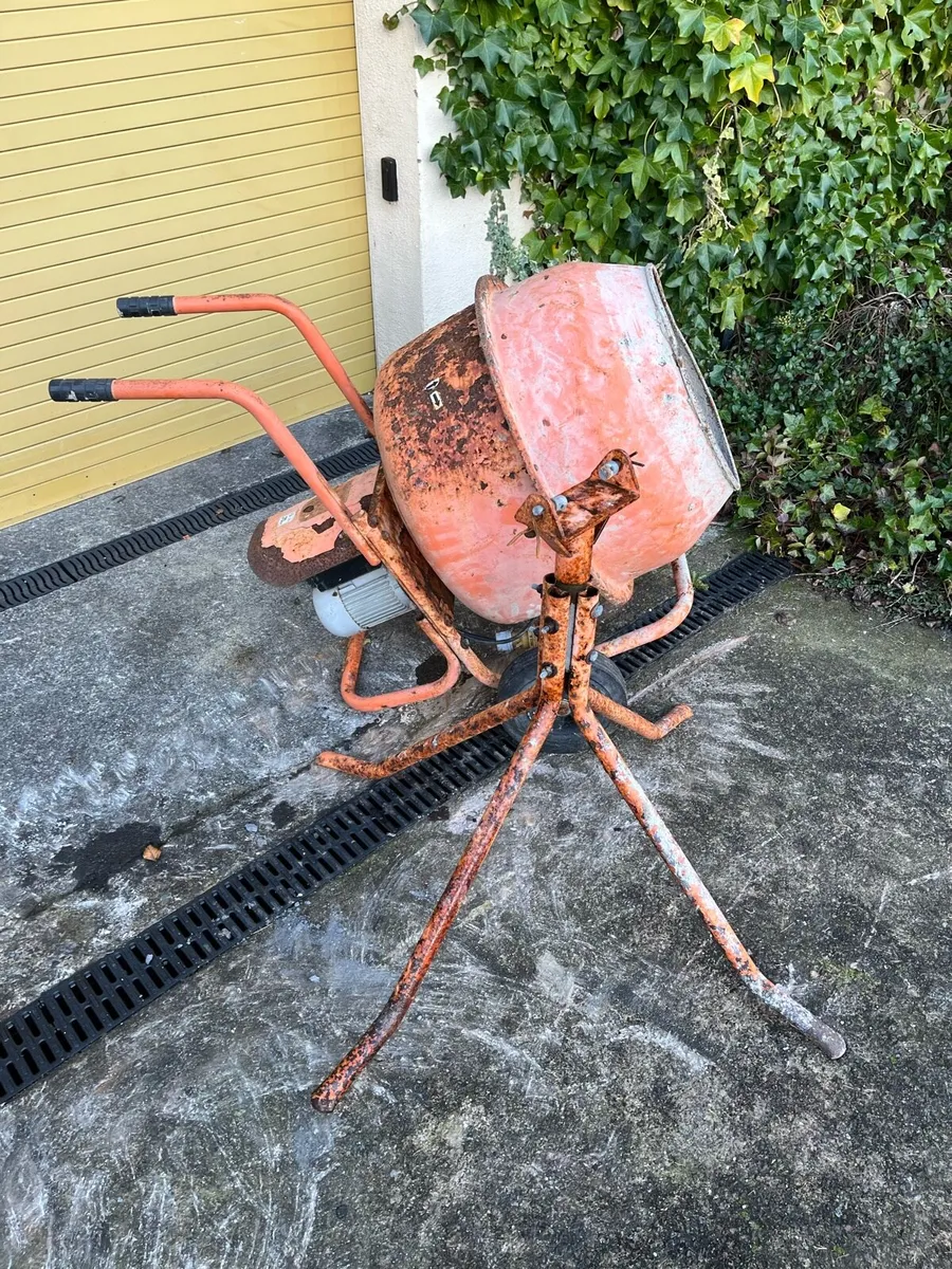 CONCRETE MIXER 110 VOLT and STAND - Image 2