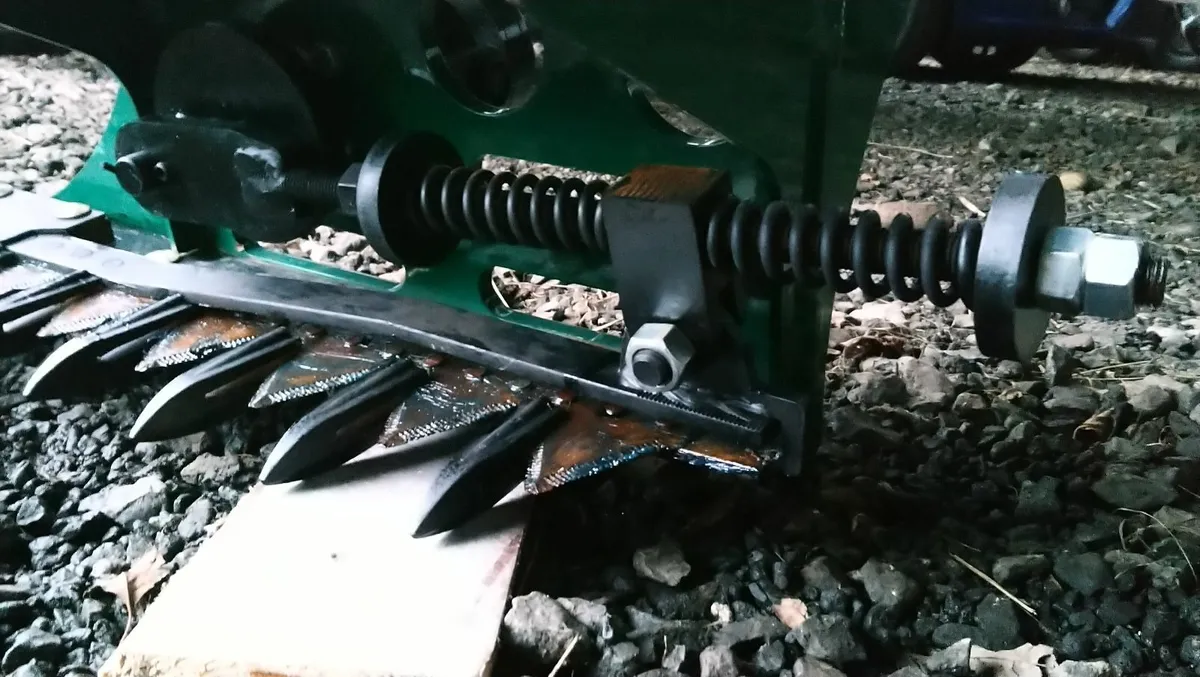 MINI DIGGER GARDEN HEDGE CUTTER - Image 2