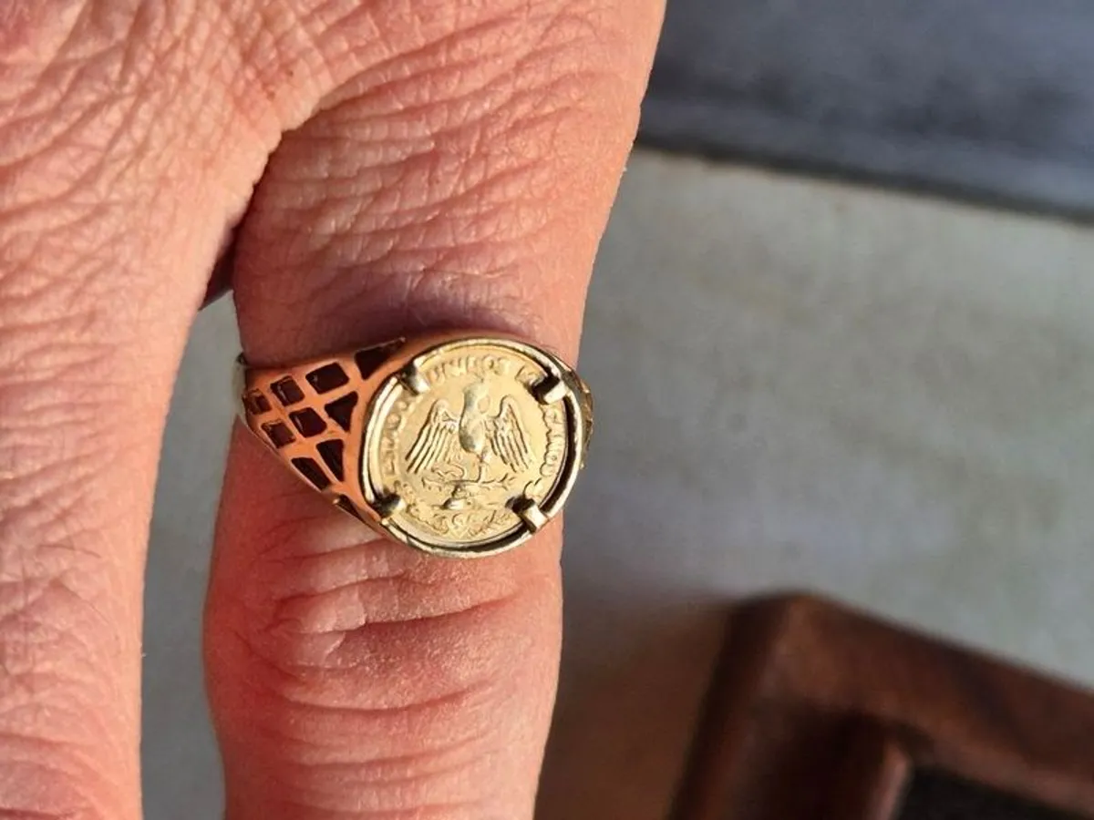 Vintage 9ct gold sovereign  ring - Image 2