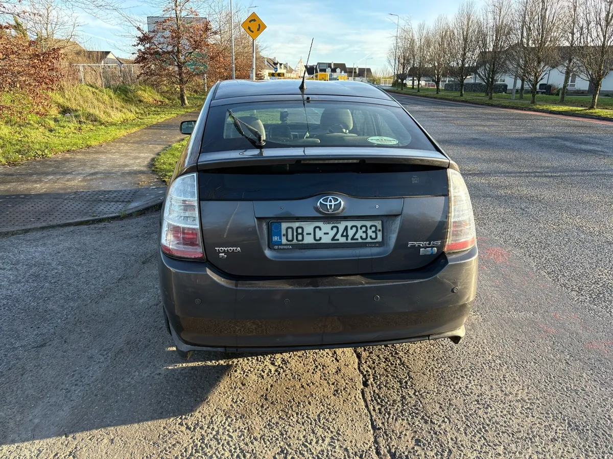 Toyota Prius - Image 4