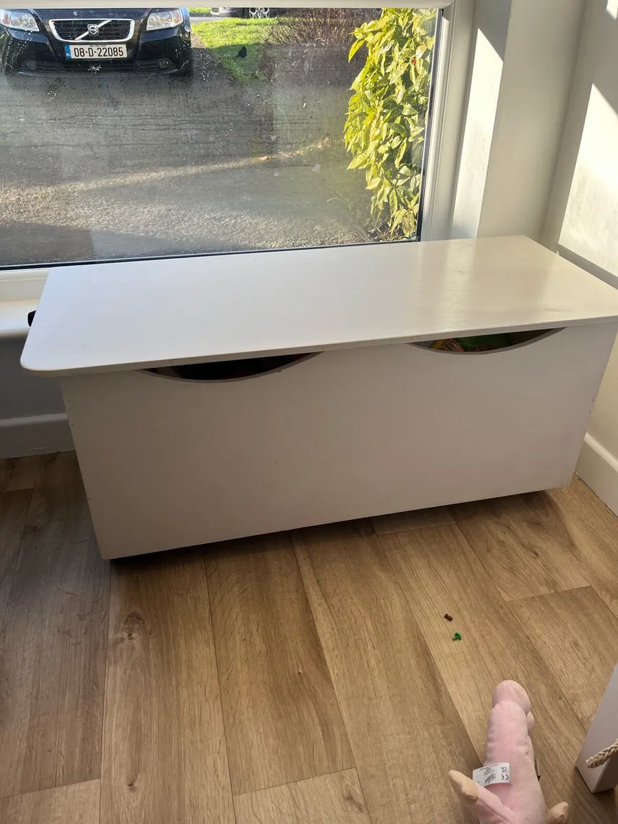 Toy box - Image 1