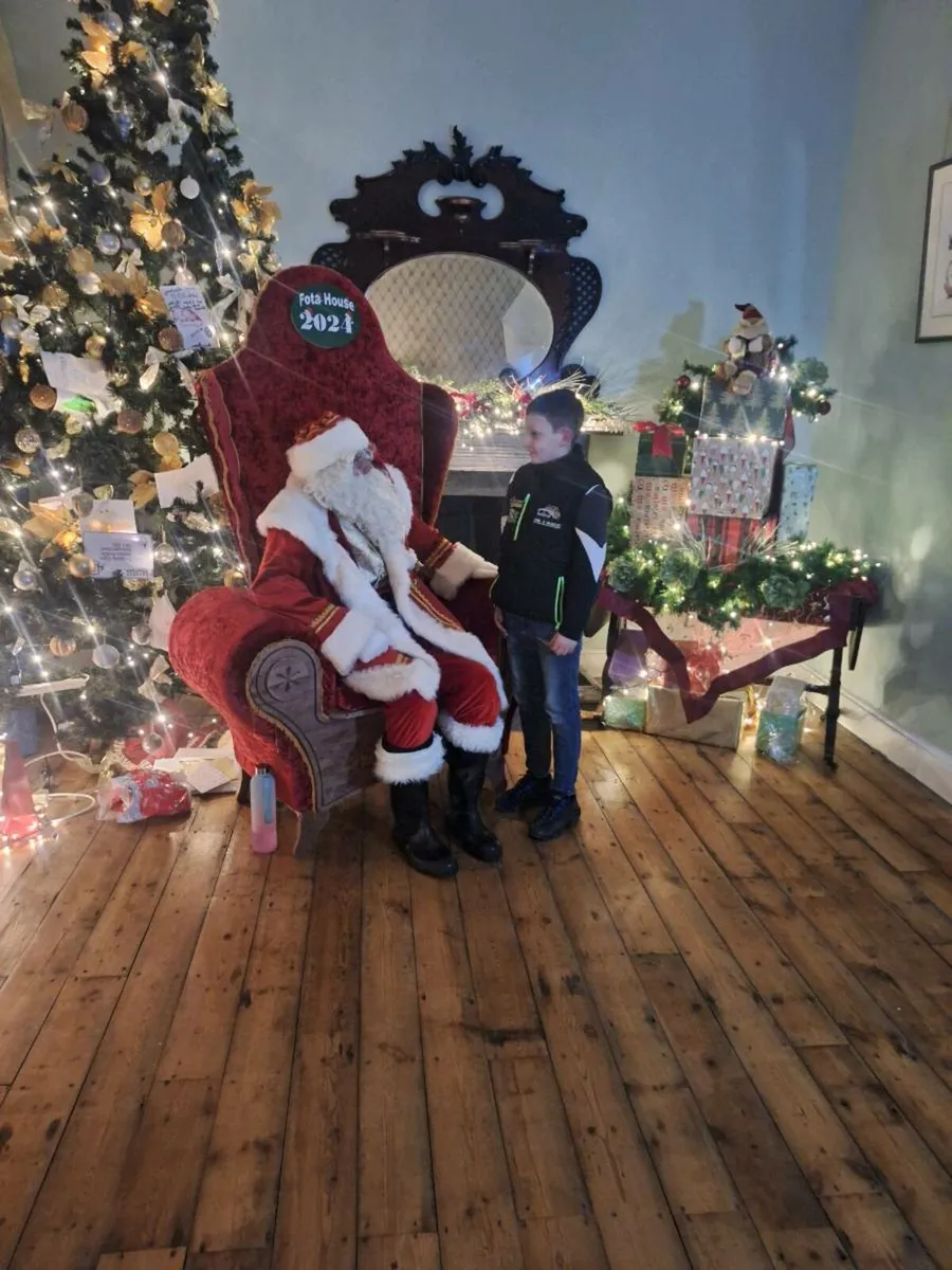 Vintage Philips radio - Image 1