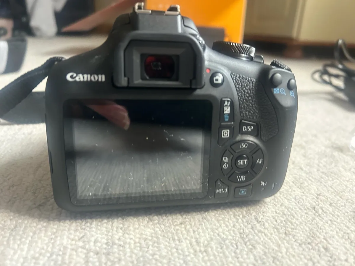 Canon EOS 2000D camera with bag - Image 4