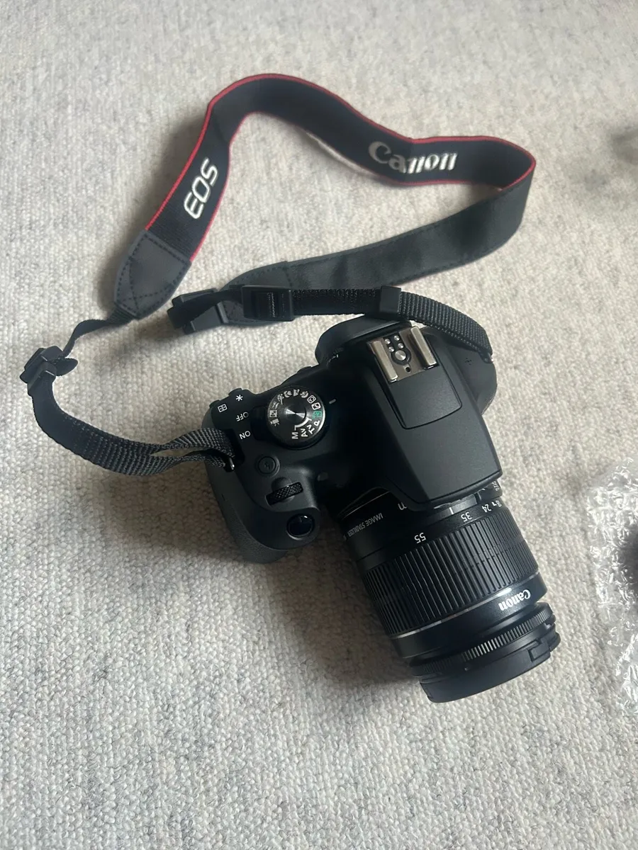 Canon EOS 2000D camera with bag - Image 1