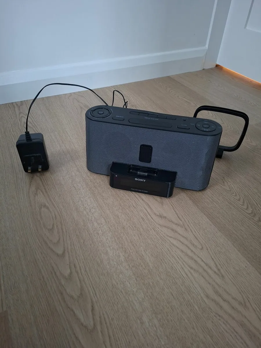 iPod docking station - Image 1